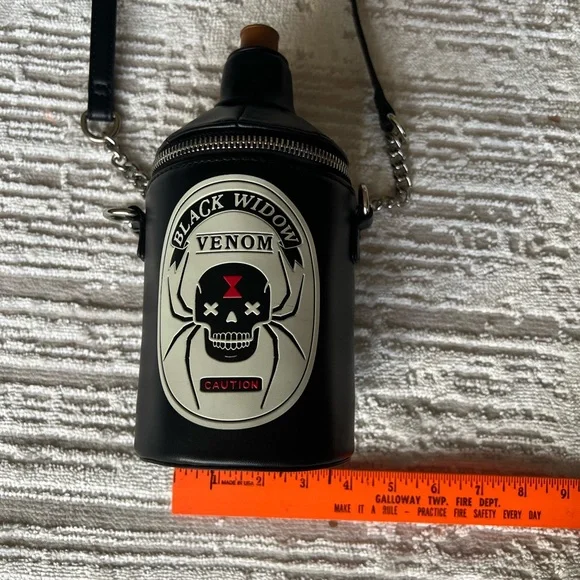 Fine By Me Black Widow Venom Skull Crossbody Bag - Picture 6 of 6